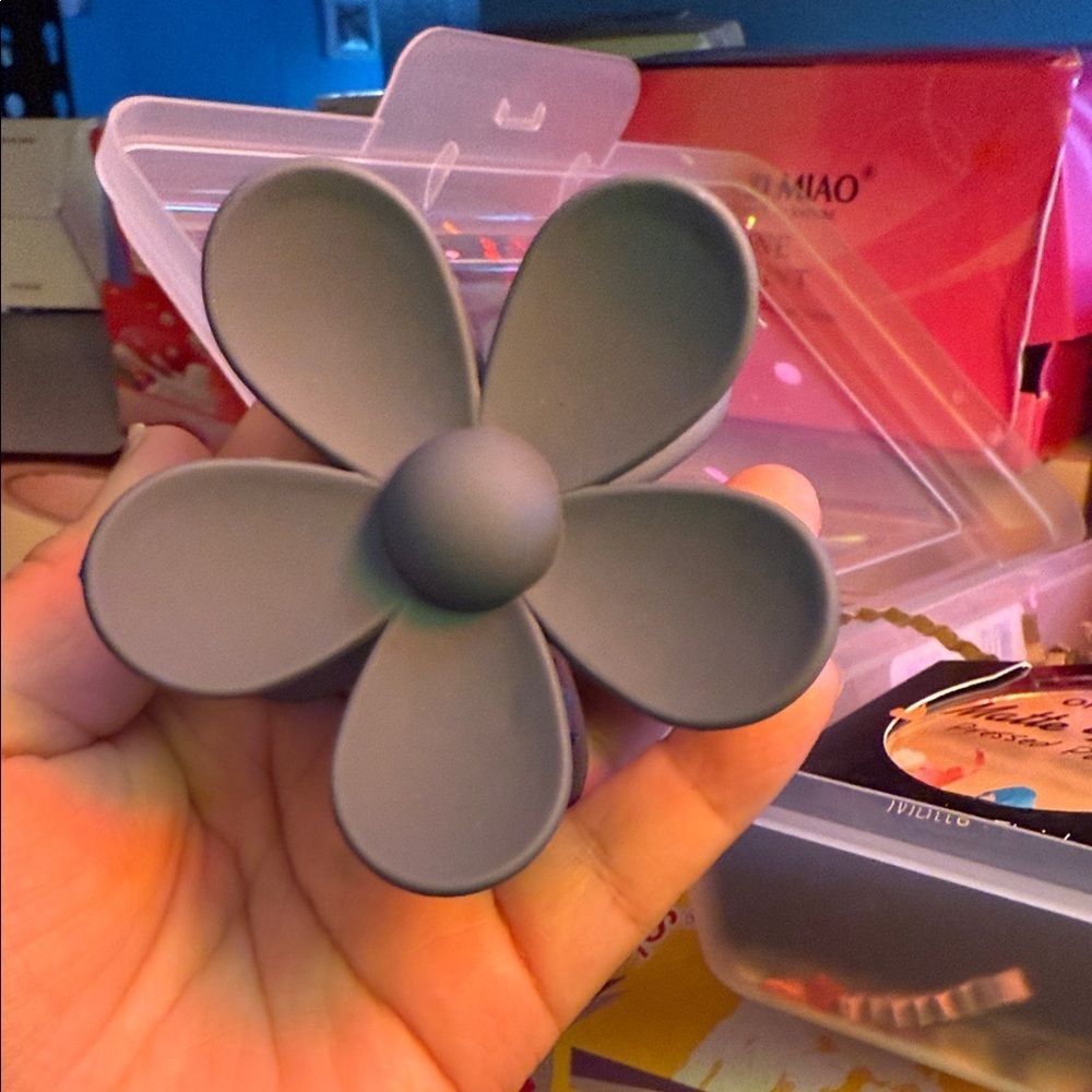Oklah Matte Finish Pressed Powder with Accessories - Picture 2 of 6
